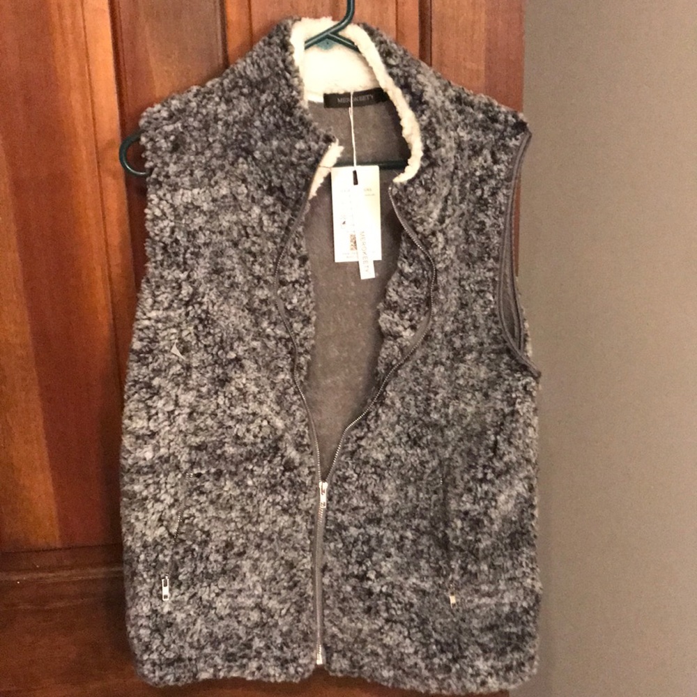 Merokeety Zip-Up Vest